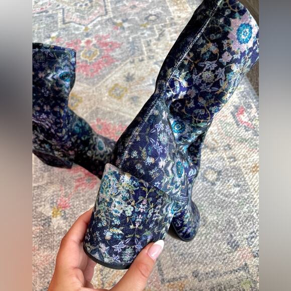 Vero Cuoio Velvet Floral Geometric Booties Size 38 7.5 - Picture 4 of 10